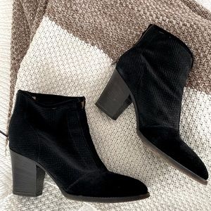 Aquatalia sueded leather bootie size 8.5